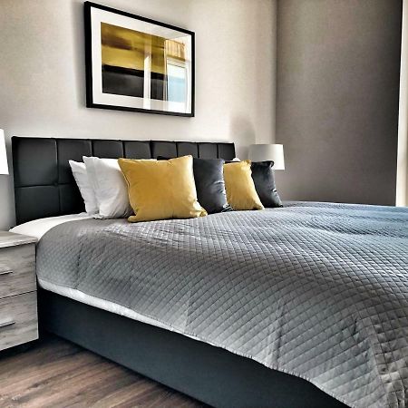 Luxury 2 Bed 2 Bath Apartment 18 Mins From Central London - Sleeps 6 Watford  Kültér fotó