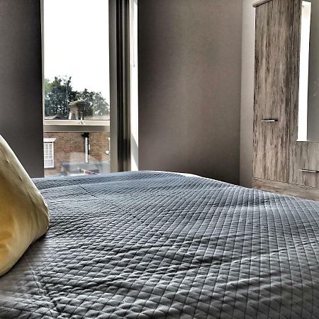 Luxury 2 Bed 2 Bath Apartment 18 Mins From Central London - Sleeps 6 Watford  Kültér fotó