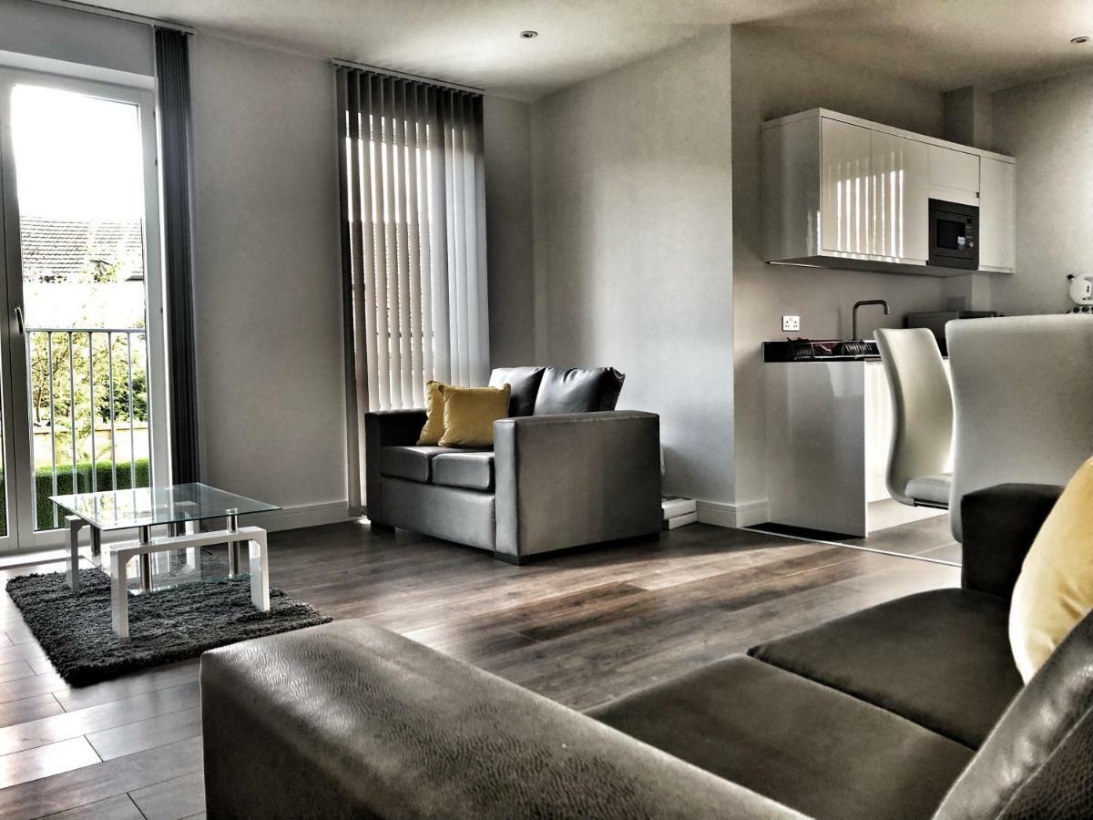 Luxury 2 Bed 2 Bath Apartment 18 Mins From Central London - Sleeps 6 Watford  Kültér fotó