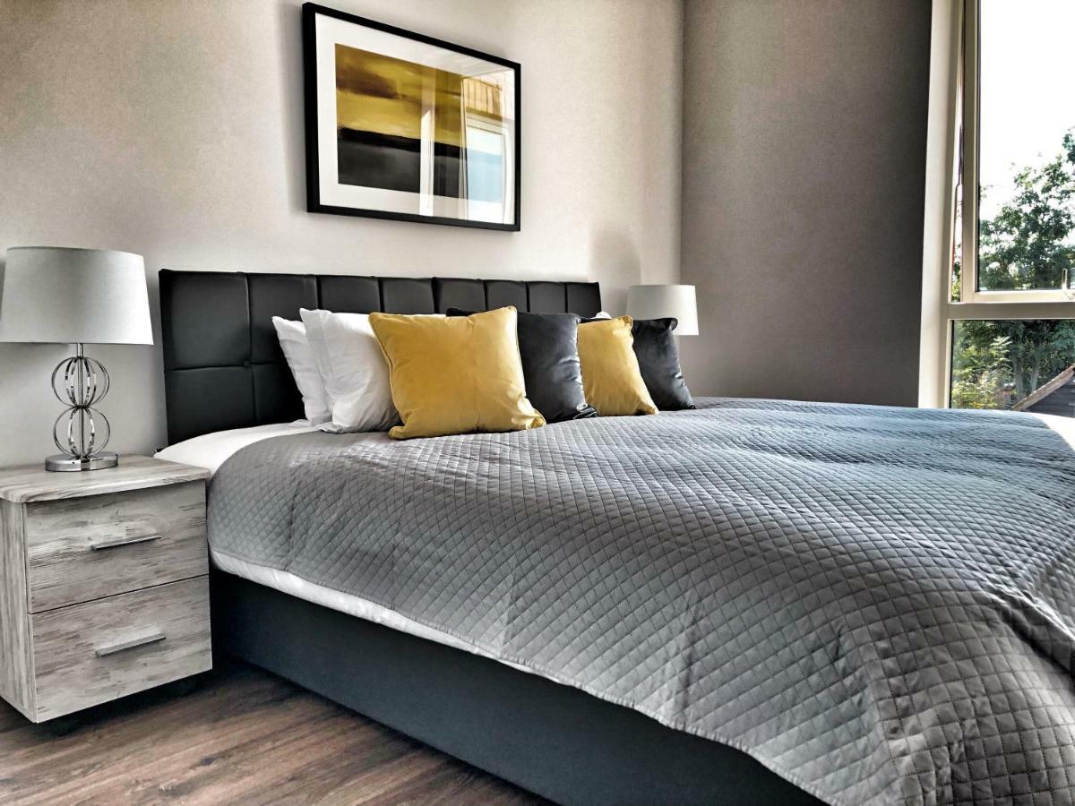 Luxury 2 Bed 2 Bath Apartment 18 Mins From Central London - Sleeps 6 Watford  Kültér fotó