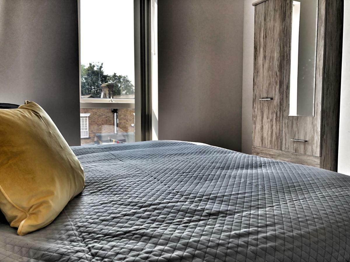 Luxury 2 Bed 2 Bath Apartment 18 Mins From Central London - Sleeps 6 Watford  Kültér fotó