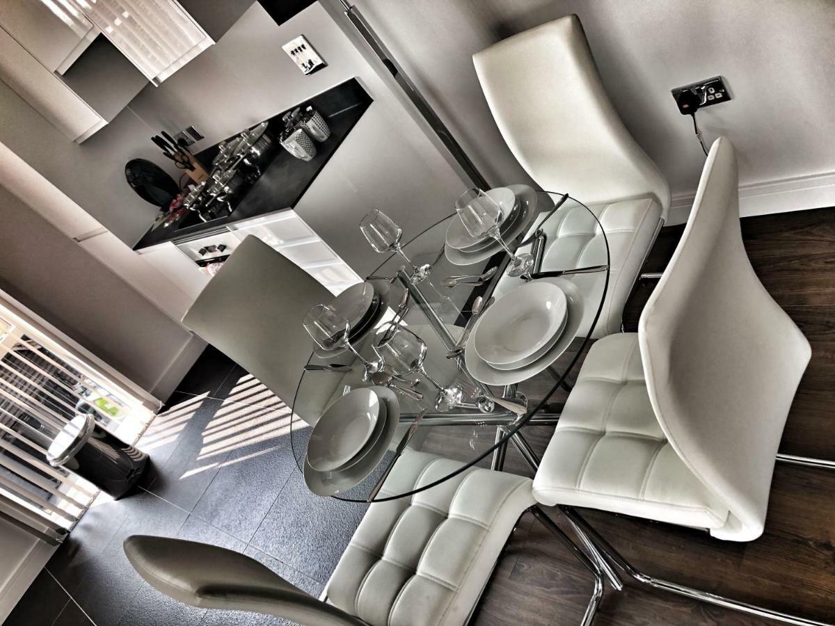Luxury 2 Bed 2 Bath Apartment 18 Mins From Central London - Sleeps 6 Watford  Kültér fotó